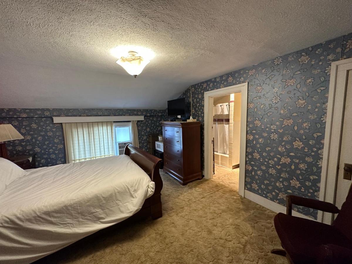 The Colonial & Creamery Motel Watkins Glen